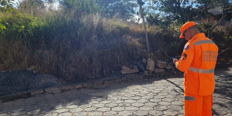 Bombeiros realizam vistorias preventivas em lotes vagos no bairro Ramiro Batista dentro da Operação Alerta Verde – Fase 2