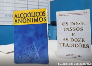 Aos 90 anos, Alcoólicos Anônimos têm maior participação feminina