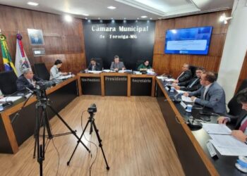 Câmara de Formiga aprova homenagens e transfere plenário para Reunião Solene