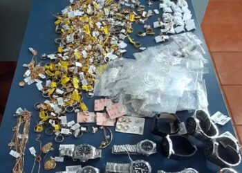 Homem é preso após se esconder em shopping e furtar joalheria durante a madrugada em Poços de Caldas