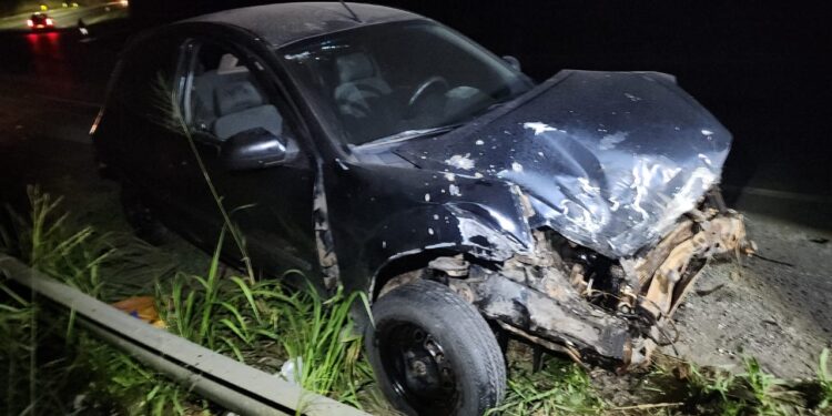 Colisão transversal deixa duas pessoas feridas na BR-354, em Formiga