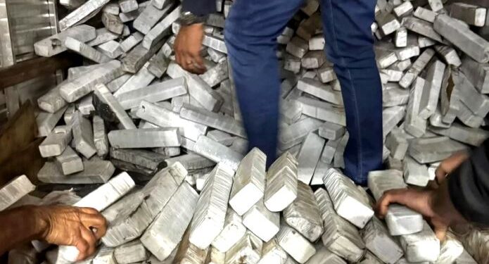 Polícia apreende maconha avaliada em R$ 7 milhões escondida em rolo compressor em Itaúna