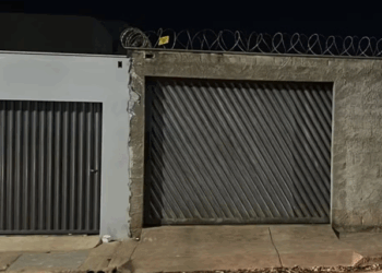 Adolescente morre eletrocutado ao tentar pegar bola em lote vago com cerca elétrica