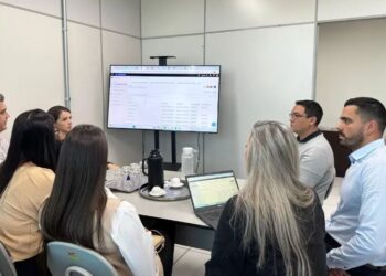 Equipe da Prefeitura de Formiga realiza visita técnica à Secretaria de Fazenda de Divinópolis para aprimorar digitalização