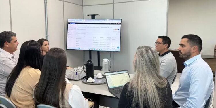 Equipe da Prefeitura de Formiga realiza visita técnica à Secretaria de Fazenda de Divinópolis para aprimorar digitalização