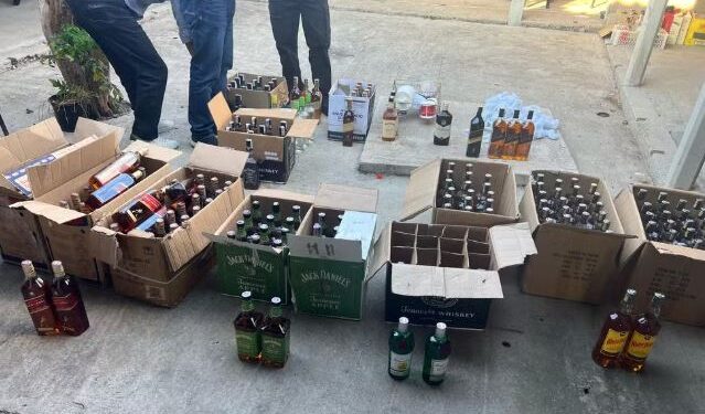 Delivery de bebida falsa tem mais de 200 garrafas de whisky e vodka apreendidas em MG