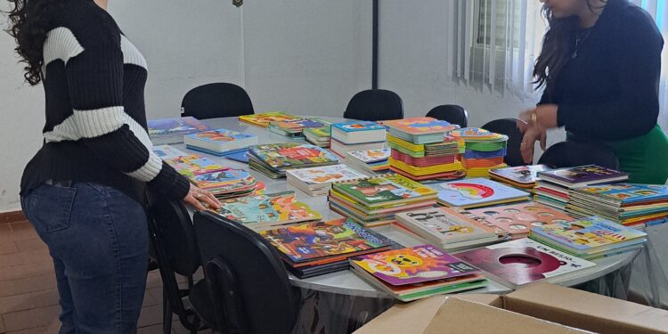 Educação de Córrego Fundo adquire livros e materiais pedagógicos