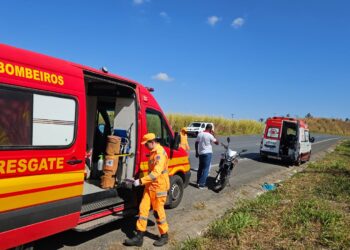 Motociclista fica ferido após colisão com carro na BR-354, em Formiga
