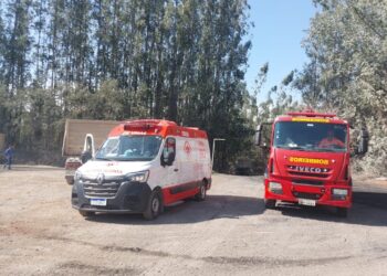 Homem sofre queda durante inspeção de caminhão em Pains