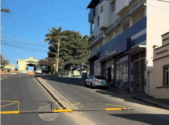 Atenção motoristas: interdição na linha férrea da rua General Carneiro segue até esta terça-feira