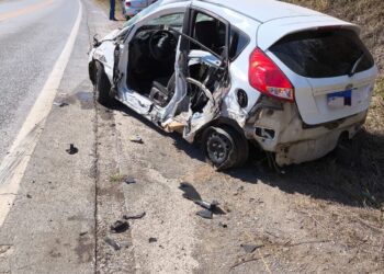 Condutor é ejetado de veículo após colisão na MG-050, em Formiga