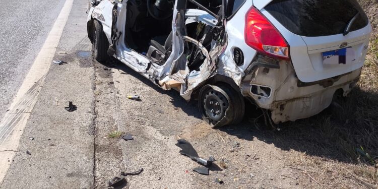 Condutor é ejetado de veículo após colisão na MG-050, em Formiga