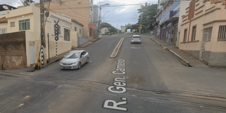 Passagem de nível da linha férrea na General Carneiro terá manutenção nos dias 21 e 22 de julho