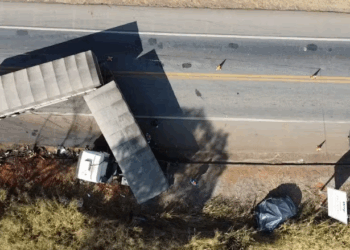 Jovem de Uberlândia morre em colisão entre carro e caminhão na BR-262