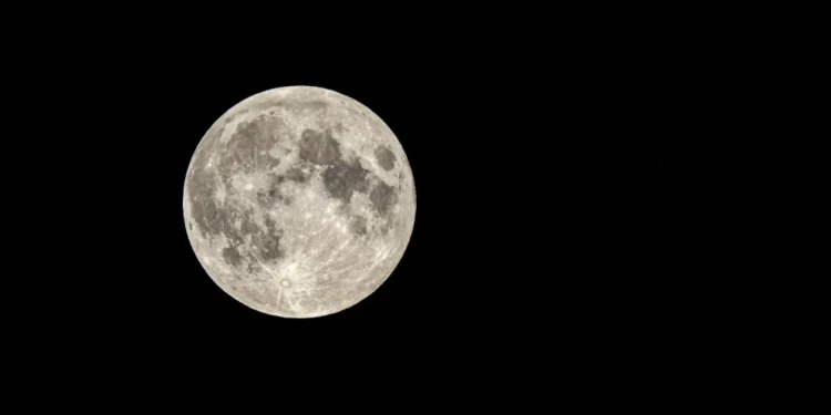 ‘Lua do Veado’: entenda origem do nome do fenômeno que acontece nesta quinta