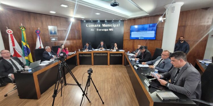 Câmara aprova 15 minutos de tolerância no estacionamento rotativo e isenções para públicos específicos