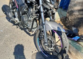 Motociclista perde o controle e colide com árvore na Av. Tabelião Juca Almeida em Formiga