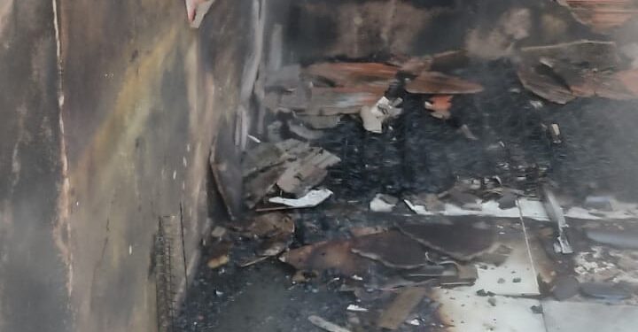 Barracão pega fogo em Arcos; local estava fechado e morador está em reabilitação