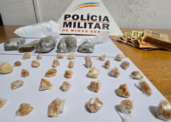 Mandado de busca resulta em prisão de casal e apreensão de drogas no bairro Buritis em Arcos