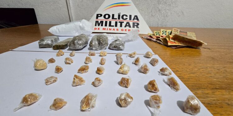 Mandado de busca resulta em prisão de casal e apreensão de drogas no bairro Buritis em Arcos