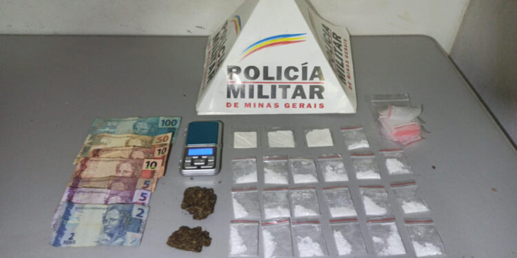 Suspeito de 18 anos é preso por tráfico de drogas durante patrulhamento no Mangabeiras