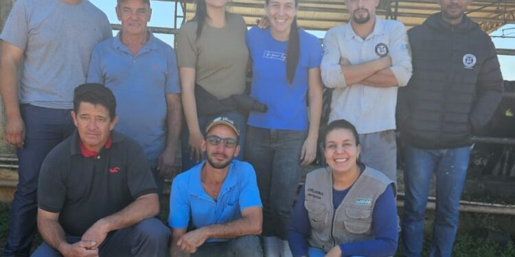 Supervisora do Departamento de Agricultura de Córrego Fundo conclui curso de inseminação artificial