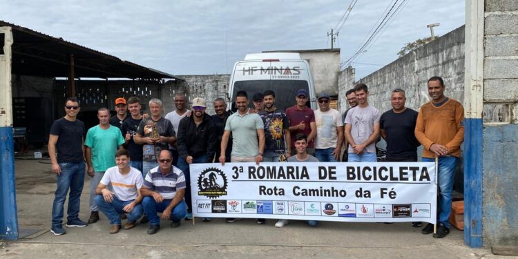 Romeiros de Córrego Fundo partem em jornada ciclística rumo a Aparecida