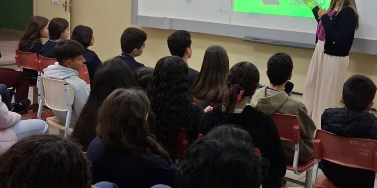 Escola de Córrego Fundo recebe palestra sobre ISTs com foco em educação e prevenção