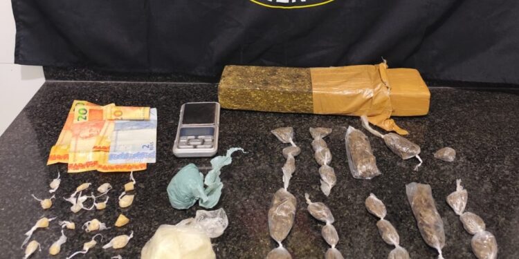 Polícia Militar apreende menor com grande quantidade de drogas no Geraldo Veloso em Formiga