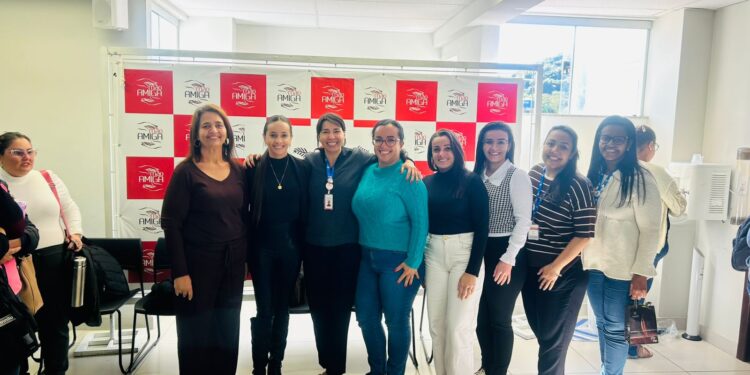 Equipe de saúde de Córrego Fundo participa de encontro microrregional de agentes