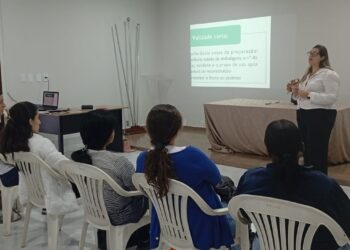 Enfermagem de Córrego Fundo participa de capacitação sobre aplicação ventroglútea