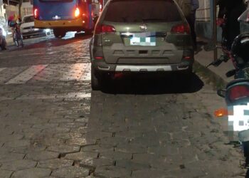 Bombeiros são acionados após colisão entre veículos causar vazamento de óleo e princípio de incêndio em Formiga