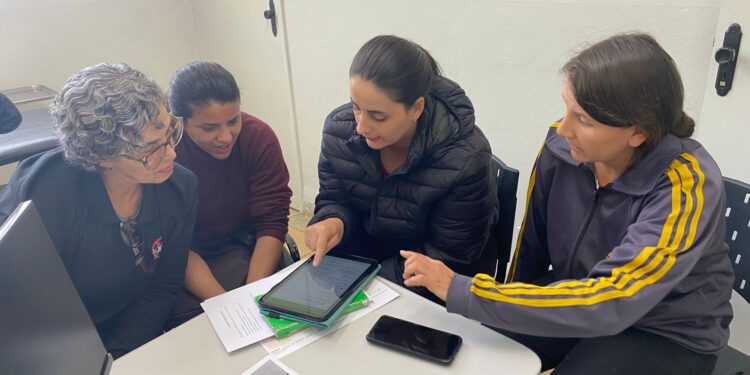 Reunião do Programa Saúde com Agente aborda uso do Prontuário Eletrônico em Córrego Fundo