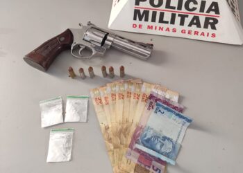 Formiga: PM prende jovem por porte ilegal de arma, tráfico de drogas e cumprimento de mandado de prisão