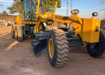 Prefeitura de Córrego Fundo recebe máquina Patrol