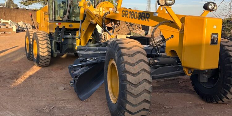 Prefeitura de Córrego Fundo recebe máquina Patrol