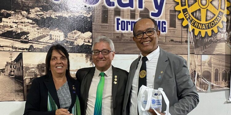Governador Distrital visita Rotary Club de Formiga e reforça compromisso com ações sociais
