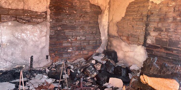 Incêndio em residência mobiliza Corpo de Bombeiros em Divinópolis