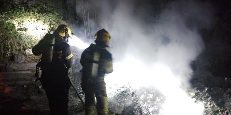 Incêndio atinge galpão industrial com produtos inflamáveis em Formiga