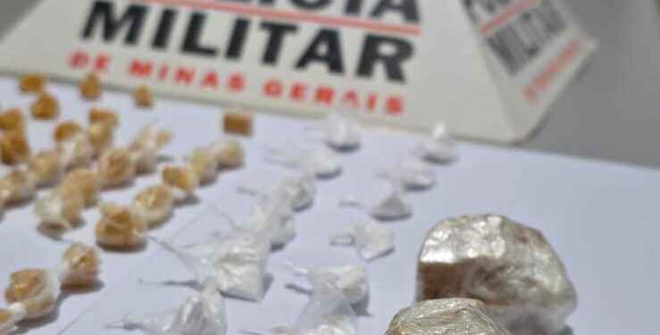 Dupla é presa suspeita de tráfico de drogas em Iguatama