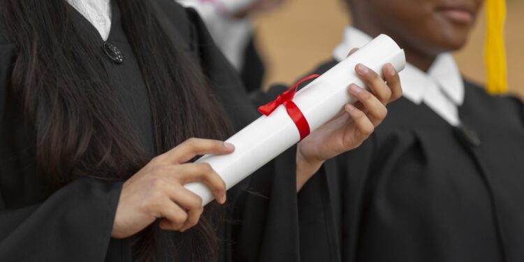 Prefeitura de Córrego Fundo abre inscrições para Bolsa de Estudos