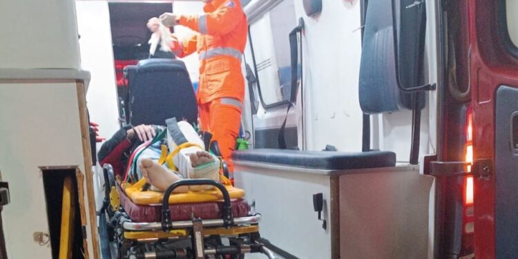 Jovem fica gravemente ferido após queda de motocicleta na Av. Brasil em Formiga