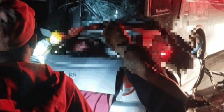 Acidente entre ônibus de romeiros e carro de passeio deixa 5 mortos na MG-122, no Norte de Minas