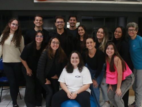 Egressos de fisioterapia retornam ao Unifor-MG para compartilharem experiências em aulas práticas