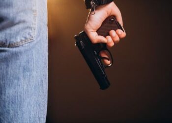 Mulher e jovem são baleados na zona rural de Formiga