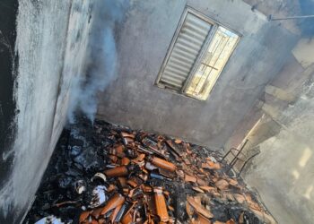 Incêndio, com indícios de crime, atinge residência no bairro Geraldo Veloso