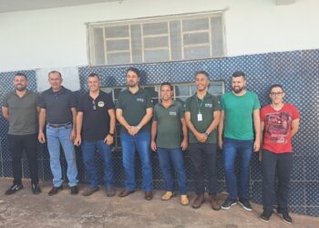 Presidente da Emater visita Córrego Fundo para conhecer demanda da Cooperativa de Cachaça