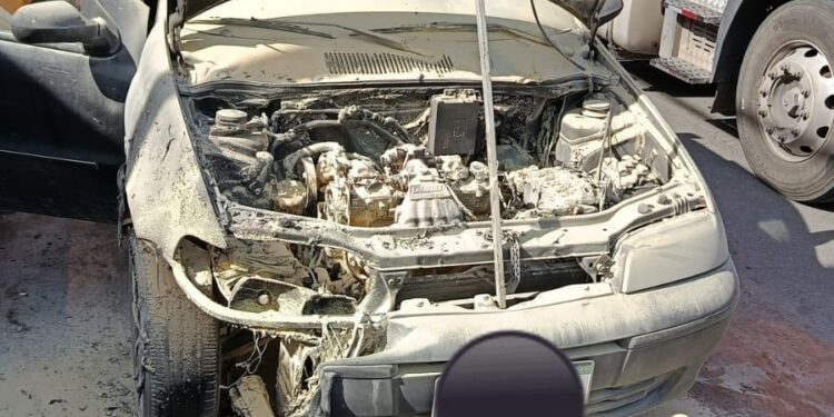 Incêndio em veículo é registrado na Avenida Deputado João Pimenta da Veiga, em Formiga