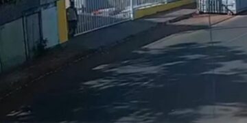 Idosa é estuprada dentro de casa e câmera flagra o suspeito do crime