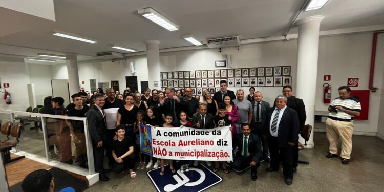 Câmara de Formiga aprova  projeto que reforça proibição de municipalização da Escola Aureliano